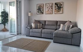 Modern 2 Bed Apartment At Hacienda Riquelme